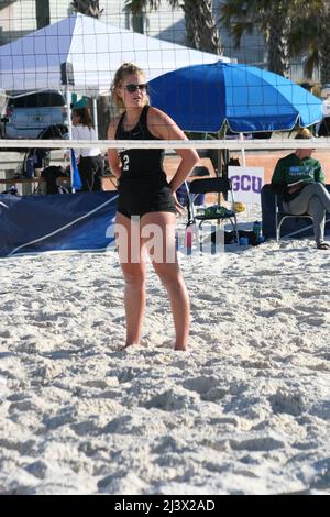 NCAA Women's Beach Volleyball 2022 UAB März bis Mai. University of Alabama Birmingham Turnier in Gulf Shores, Alabama, USA statt. Stockfoto