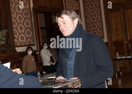 Troyes, Frankreich. 10. April 2022. Bürgermeister François Baroin, ehemaliger Stellvertreter und Minister, stimmt am 10. April 2022 in Troyes, Frankreich, zur Wahl ab. Foto von Helder Januario/ABACAPRESS.COM Quelle: Abaca Press/Alamy Live News Stockfoto