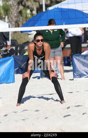 NCAA Women's Beach Volleyball 2022 UAB März bis Mai. University of Alabama Birmingham Turnier in Gulf Shores, Alabama, USA statt. Stockfoto