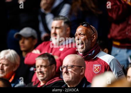 West Ham-Fans beim Premier League-Spiel im Brentford Community Stadium, London. Bilddatum: Sonntag, 10. April 2022. Stockfoto