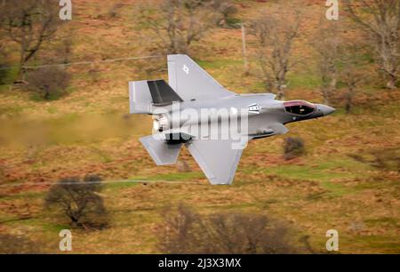 USAF F-35A Lightning II 'Loki' Flug von RAF Lakenheath 495. Walküren-Geschwader, die im Lake District auf niedrigem Niveau operieren Stockfoto