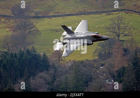 USAF F-35A Lightning II 'Loki' Flug von RAF Lakenheath 495. Walküren-Geschwader, die im Lake District auf niedrigem Niveau operieren Stockfoto