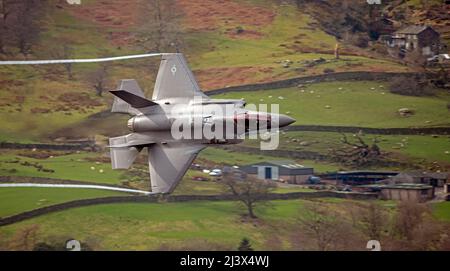 USAF F-35A Lightning II 'Loki' Flug von RAF Lakenheath 495. Walküren-Geschwader, die im Lake District auf niedrigem Niveau operieren Stockfoto