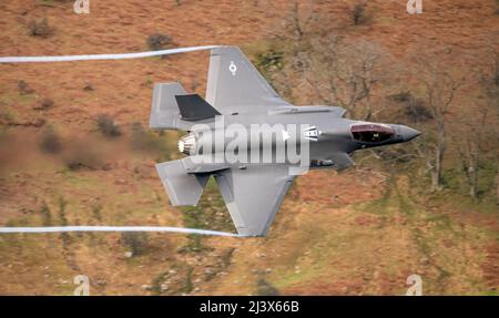 USAF F-35A Lightning II 'Loki' Flug von RAF Lakenheath 495. Walküren-Geschwader, die im Lake District auf niedrigem Niveau operieren Stockfoto