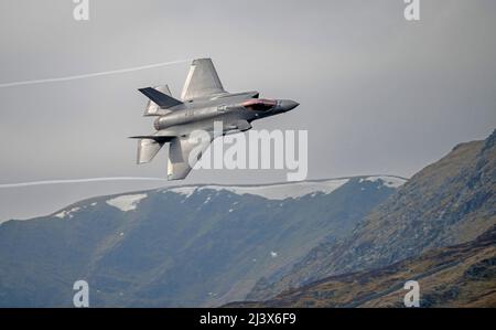 USAF F-35A Lightning II 'Loki' Flug von RAF Lakenheath 495. Walküren-Geschwader, die im Lake District auf niedrigem Niveau operieren Stockfoto