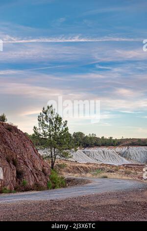 Diese Mine befindet sich in Riotinto, Huelva, Spanien, entlang des Rio Tinto, im Gebiet von Andalusien, Spanien, und wird für die Gewinnung von Kupfer, Silv, genutzt Stockfoto