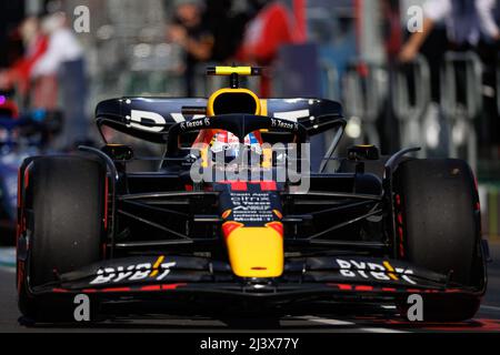 Melbourne, Australien. 10. April 2022. Sergio Perez (MEX) vom Team Red Bull während des Formel 1 Grand Prix von Australien auf der Rennstrecke des Albert Park Grand Prix am 10. April 2022. Quelle: Corleve/Alamy Live News Stockfoto