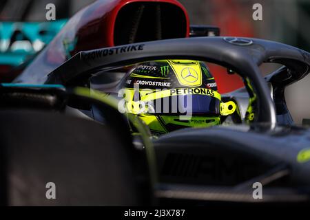 Melbourne, Australien. 10. April 2022. Lewis Hamilton (GBR) vom Team Mercedes während des Formel 1 Grand Prix von Australien auf dem Albert Park Grand Prix Kurs am 10. April 2022. Quelle: Corleve/Alamy Live News Stockfoto