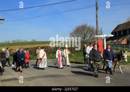 Der Erzbischof von Canterbury, Justin Welby, mit Eseln und Pfarrern, die im Rahmen der Palmsonntagsprozession Brabou durch East Brabourne marschierten Stockfoto