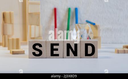 Word-Senden in Würfel geschrieben, Geschäftskonzept. Stockfoto