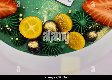 Erdbeere Grüner Matcha Kuchen Pistazie Draufsicht Stockfoto