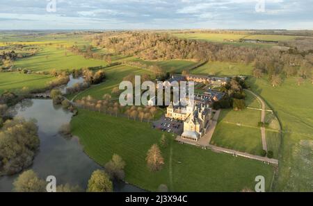 Das Mercure Warwickshire Walton Hall Hotel & Spa ist ein denkmalgeschütztes Gebäude aus dem 16.. Jahrhundert auf einem 65 Hektar großen privaten Grundstück Stockfoto