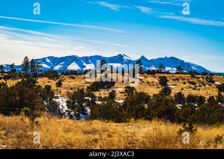 Schneebedeckte Ortiz Mountain Range im Norden von New Mexico Stockfoto