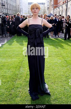 Jessie Buckley nimmt an den Laurence Olivier Awards in der Royal Albert Hall, London, Teil. Bilddatum: Sonntag, 10. April 2022. Stockfoto