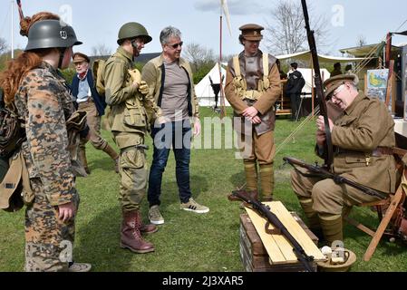 Das Living History Festival, Chiltern Open Air Museum, Großbritannien. 10. April 2022. Das Living History Festival im Chiltern Open Air Museum [COAM]. Erzählt die Geschichte des britischen Soldaten der letzten 200 Jahre, von den Napoleonischen Kriegen bis zur Neuzeit. Kredit: Matthew Chattle/Alamy Live Nachrichten Stockfoto