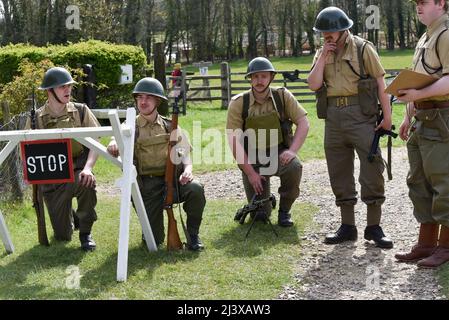 Das Living History Festival, Chiltern Open Air Museum, Großbritannien. 10. April 2022. Das Living History Festival im Chiltern Open Air Museum [COAM]. Erzählt die Geschichte des britischen Soldaten der letzten 200 Jahre, von den Napoleonischen Kriegen bis zur Neuzeit. Soldaten der Commonwealth-Ära. Kredit: Matthew Chattle/Alamy Live Nachrichten Stockfoto