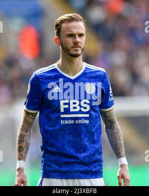 King Power, Leicester, Leicestershire, Großbritannien. 10. April 2022. Premier League Football, Leicester City versus Crystal Palace; James Maddison von Leicester City Kredit: Action Plus Sports/Alamy Live News Stockfoto