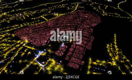 Luftaufnahme des Friedhofs Mirosevec bei Nacht, Allerheiligen, Zagreb, Kroatien Stockfoto