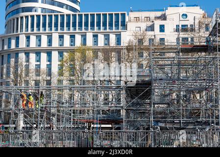 Demontage des Marble Arch Mound, oder Marble Arch Hill, einem temporären, 25 Meter hohen künstlichen Hügel neben Marble Arch in London Stockfoto