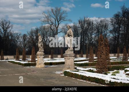 Warschau. Polen. 04.03.2022. Statuen im Königlichen Wilanow-Palast. Stockfoto