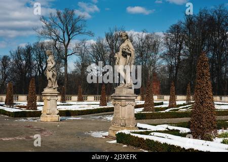 Warschau. Polen. 04.03.2022. Statuen im Königlichen Wilanow-Palast. Stockfoto