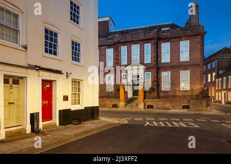 Die Nacht wird in Chichester, West Sussex, England, vergehen. Stockfoto