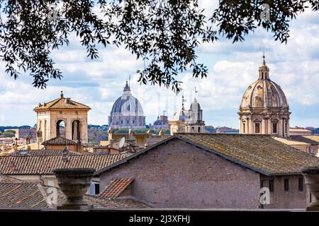 Landschaft von der Capitol-Terrasse auf Dächern und Kirchen der antiken Stadt Rom Stockfoto