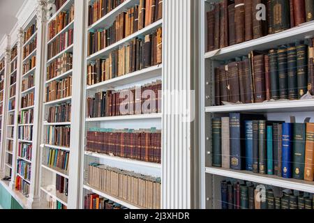 Bücherregale an der Royal Institution of Great Britain in Mayfair Stockfoto