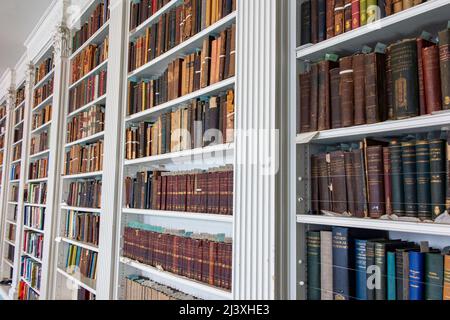 Bücherregale an der Royal Institution of Great Britain in Mayfair Stockfoto