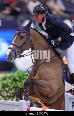 Leipzig, Deutschland. 10. April 2022. David will von Deutschland fährt im Finale des Longines Fei Jumping World Cup auf der Leipziger Messe mit C Four. Quelle: Jan Woitas/dpa/Alamy Live News Stockfoto