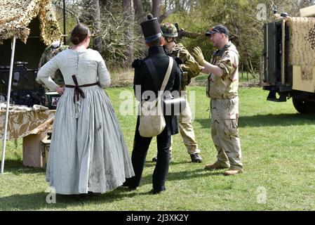 Das Living History Festival, Chiltern Open Air Museum, Großbritannien. 10. April 2022. Das Living History Festival im Chiltern Open Air Museum [COAM]. Erzählt die Geschichte des britischen Soldaten der letzten 200 Jahre, von den Napoleonischen Kriegen bis zur Neuzeit. Kredit: Matthew Chattle/Alamy Live Nachrichten Stockfoto