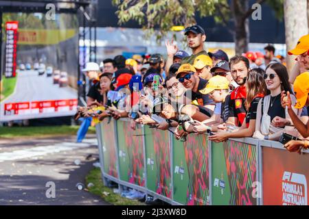 Melbourne, Victoria, Australien. 10. April 2022. MELBOURNE, AUSTRALIEN - 10. APRIL: Fanatmosphäre beim Formel-1-Grand-Prix von Australien am 10.. April 2022 2022, dem größten im Albert Park (Foto: © Chris Putnam/ZUMA Press Wire) Stockfoto