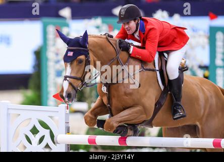 Leipzig, Deutschland. 10. April 2022. McLain ward aus den USA fährt ansteckend im Finale des Longines Fei Jumping World Cup auf der Leipziger Messe. Quelle: Jan Woitas/dpa/Alamy Live News Stockfoto