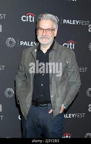 Los Angeles, Kalifornien. 9. April 2022. Peter Gould bei der Ankunft sollte SAUL am PaleyFest LA 2022, Dolby Theater, Los Angeles, CA, 9. April 2022 anrufen. Kredit: Priscilla Grant/Everett Collection/Alamy Live Nachrichten Stockfoto