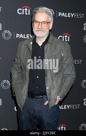 Los Angeles, Kalifornien. 9. April 2022. Peter Gould bei der Ankunft sollte SAUL am PaleyFest LA 2022, Dolby Theater, Los Angeles, CA, 9. April 2022 anrufen. Kredit: Priscilla Grant/Everett Collection/Alamy Live Nachrichten Stockfoto