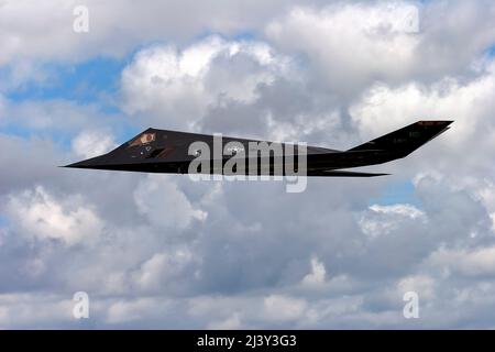 RAF Fairford, Gloucestershire, Großbritannien - Juli 14 2007: United States Air Force Lockheed F-117A Nighthawk Stealth-Angriffsflugzeug, 84-0825.bei der RIAT 2007 Stockfoto