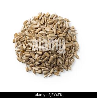 Haufen von geschälten rohen Sonnenblumenkernen Makro auf weißem Hintergrund isoliert. Antioxidativer Snack. Zutat für gesunde Ernährung und glutenfreie Ernährung. Stockfoto
