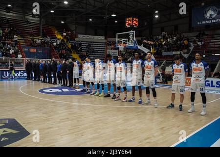 Zu viele Fehler bei Freiwürfen, Senk Gevi Napoli Basket, der mit Germani Brescia für 68-70 verliert.Ein sehr geringer Prozentsatz an Freiwürfen verurteilt Gevi Napoli Basket, gegen einen Germani Brescia zu schlagen, der sein Spiel gespielt hat. Außerdem nimmt Marini in den letzten 18 Sekunden nach dem Ende, auf der Punktzahl von 68-69 McDuffie den Sieg geschossen, der jedoch auf dem Eisen aufgedruckt ist, es zurück und steigt in den Korb, Aber leidet an einem offensichtlichen Foul, nicht von den Schiedsrichtern erkannt und erkennt den Korb nicht und trotz der eindringenden Anfragen von der Bank und von den Gevi-Spielern, vom Instant Replay Stockfoto