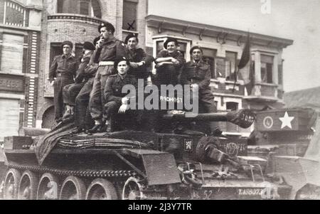 Tschechoslowakische Soldaten am Ende des Krieges in La Panne (Belgien) in der Nähe von Dunkerque im Jahr 1945 Stockfoto