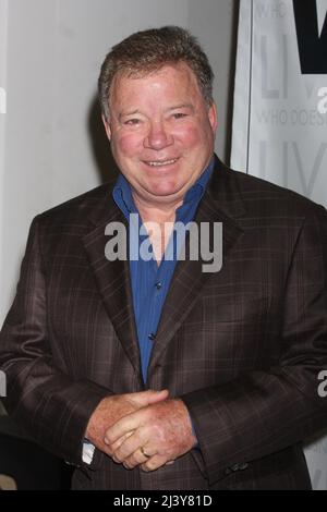 William Shatner ruft am 10. Februar 2012 in den Probenstudios im Kreisverkehr in New York City zu seiner One-man-Show „Shatner's World: We Just Live in IT“ auf. Bildquelle: Henry McGee/MediaPunch Stockfoto