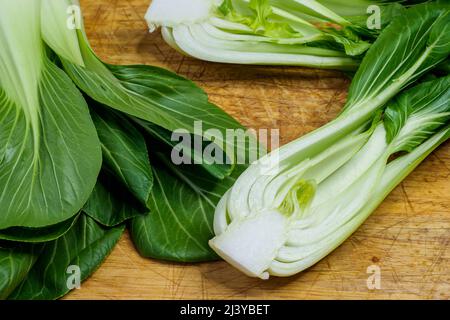 Gemüse aus biologischem und frischem Bok Choy oder pak Choi oder pok Choi (Brassica rapa subsp. Chinensis) Stockfoto