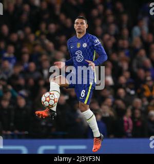 London, Großbritannien. 10. April 2022. Thiago Silva von Chelsea in Aktion während des UEFA Champions League-Spiels zwischen Chelsea und Real Madrid am 6. April 2022 in Stamford Bridge, London, England. Foto von Ken Sparks. Nur zur redaktionellen Verwendung, Lizenz für kommerzielle Nutzung erforderlich. Keine Verwendung bei Wetten, Spielen oder Veröffentlichungen einzelner Clubs/Vereine/Spieler. Kredit: UK Sports Pics Ltd/Alamy Live Nachrichten Stockfoto