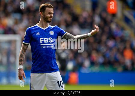 King Power, Leicester, Leicestershire, Großbritannien. 10. April 2022. Premier League Football, Leicester City versus Crystal Palace; James Maddison von Leicester City Kredit: Action Plus Sports/Alamy Live News Stockfoto