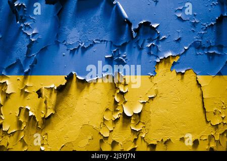 Flagge der Ukraine auf einem gebrochenen Grunge-Hintergrund. Quadratischer Hintergrund. Stockfoto
