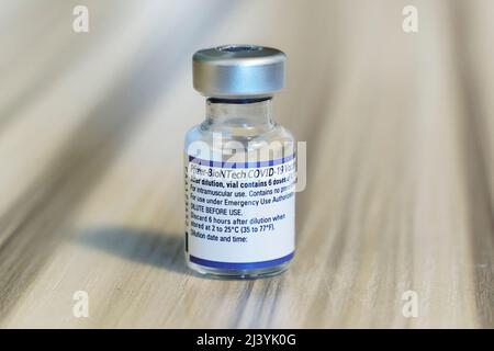Pfizer BioNTech-Impfstofffläschchen Stockfoto