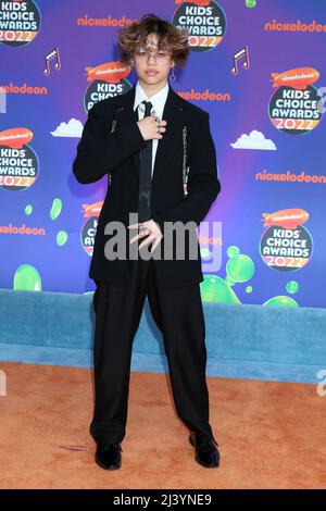 LOS ANGELES - APR 9: Havan Flores bei den Kids Choice Awards 2022 bei Barker Hanger am 9. April 2022 in Santa Monica, CA Stockfoto