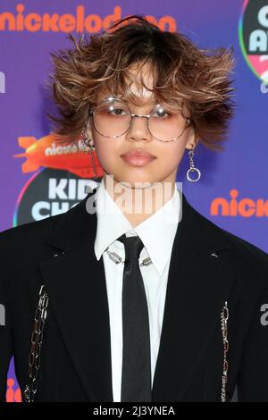 LOS ANGELES - APR 9: Havan Flores bei den Kids Choice Awards 2022 bei Barker Hanger am 9. April 2022 in Santa Monica, CA Stockfoto