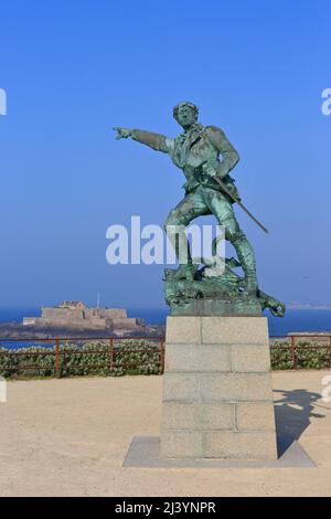 Statue des französischen Privates Robert Surcouf (1773-1827) von Alfred Caravaniez in Saint Malo (Ille-et-Vilaine), Frankreich Stockfoto