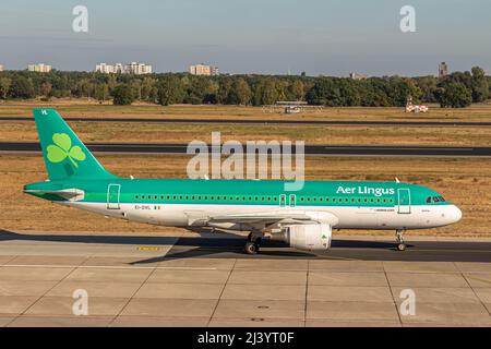 Berlin, 15. September 2018: Aer Lingus Airbus A320-214 rollt am Flughafen Tegel Stockfoto