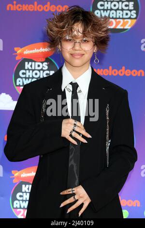 9. April 2022, Santa Monica, CA, USA: LOS ANGELES - APR 9: Havan Flores bei den Kids Choice Awards 2022 bei Barker Hanger am 9. April 2022 in Santa Monica, CA (Bildnachweis: © Kay Blake/ZUMA Press Wire) Stockfoto